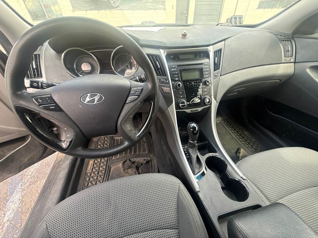 Thumbnail: 2012 Hyundai Sonata - 12