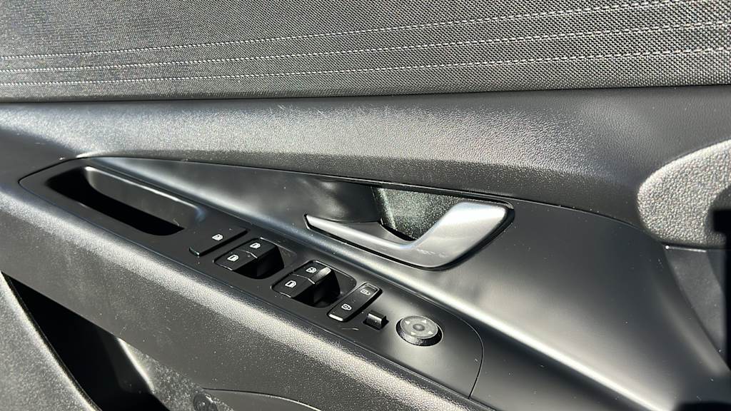 Thumbnail: 2022 Hyundai Elantra - 6