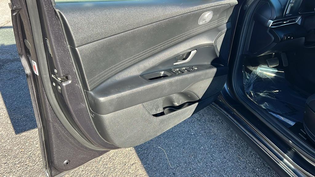 Thumbnail: 2022 Hyundai Elantra - 28