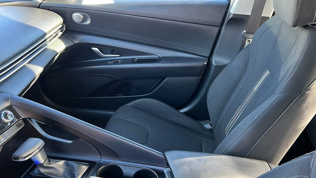 Thumbnail: 2022 Hyundai Elantra - 10