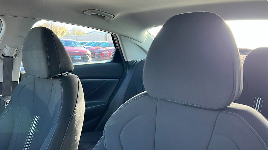 Thumbnail: 2022 Hyundai Elantra - 9