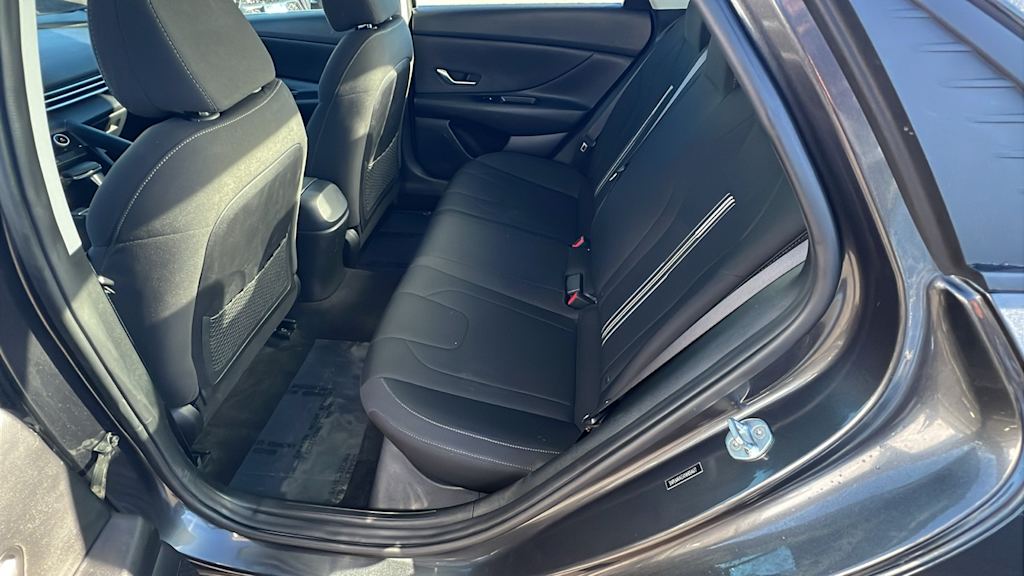 Thumbnail: 2022 Hyundai Elantra - 11