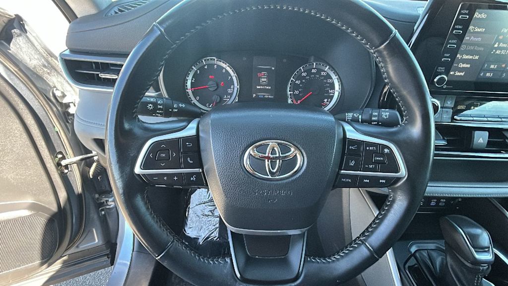 Thumbnail: 2022 Toyota Highlander - 9