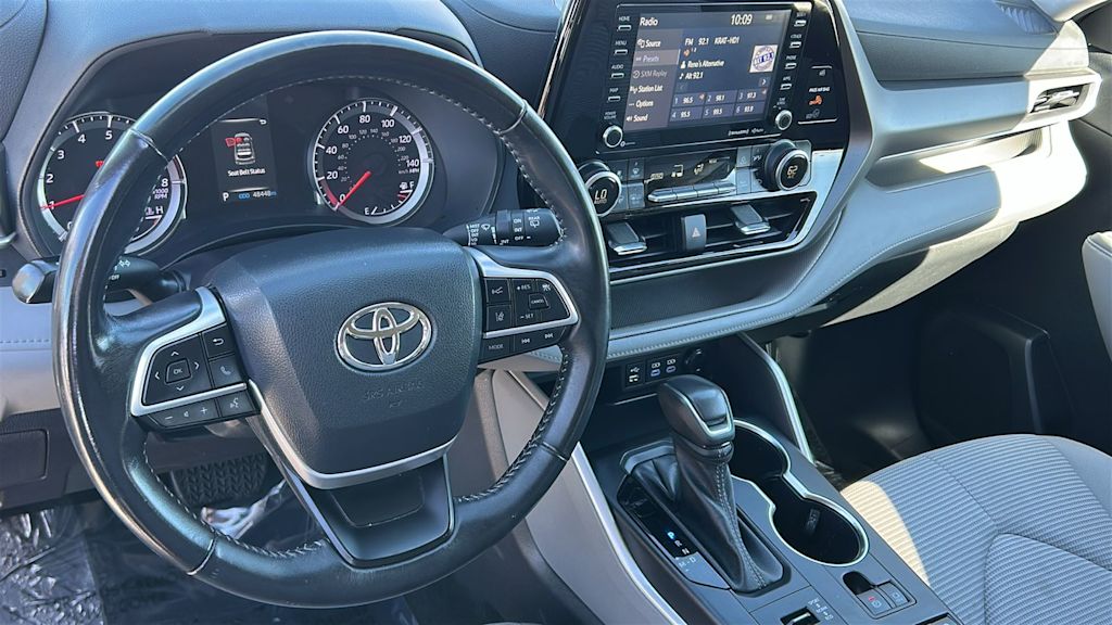 Thumbnail: 2022 Toyota Highlander - 2