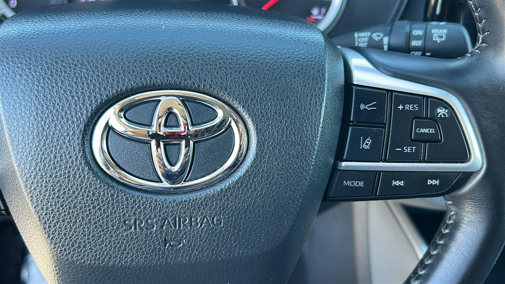 Thumbnail: 2022 Toyota Highlander - 27