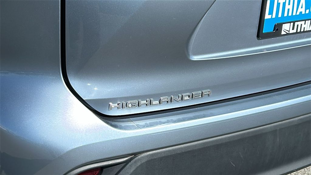 Thumbnail: 2022 Toyota Highlander - 30