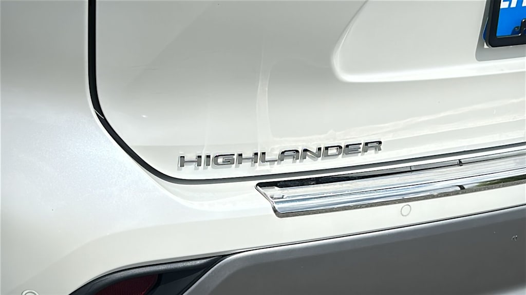 Thumbnail: 2021 Toyota Highlander - 7
