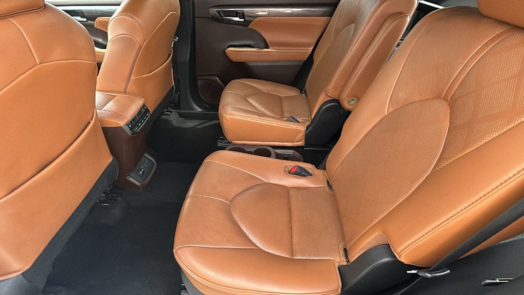 Thumbnail: 2021 Toyota Highlander - 12