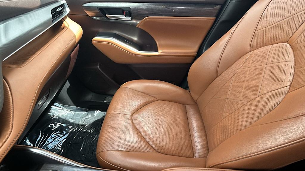 Thumbnail: 2021 Toyota Highlander - 11