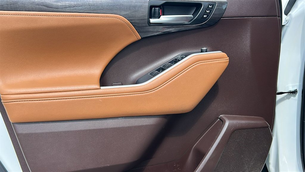 Thumbnail: 2021 Toyota Highlander - 30