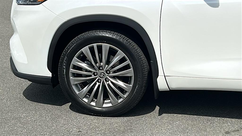 Thumbnail: 2021 Toyota Highlander - 8