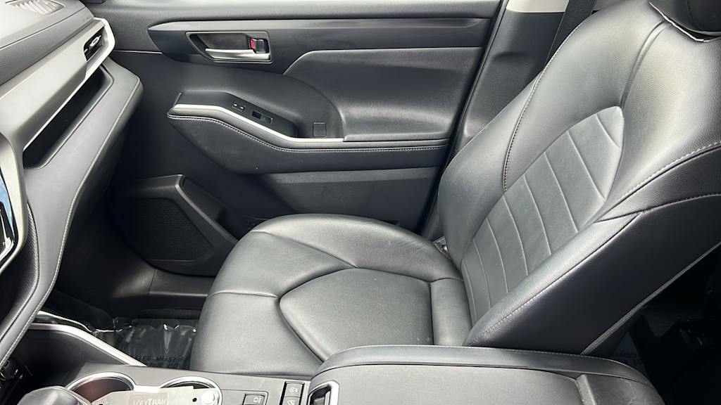 Thumbnail: 2021 Toyota Highlander - 11