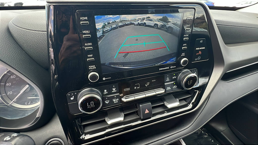 Thumbnail: 2021 Toyota Highlander - 25