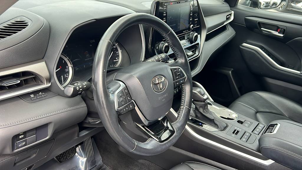 Thumbnail: 2021 Toyota Highlander - 2