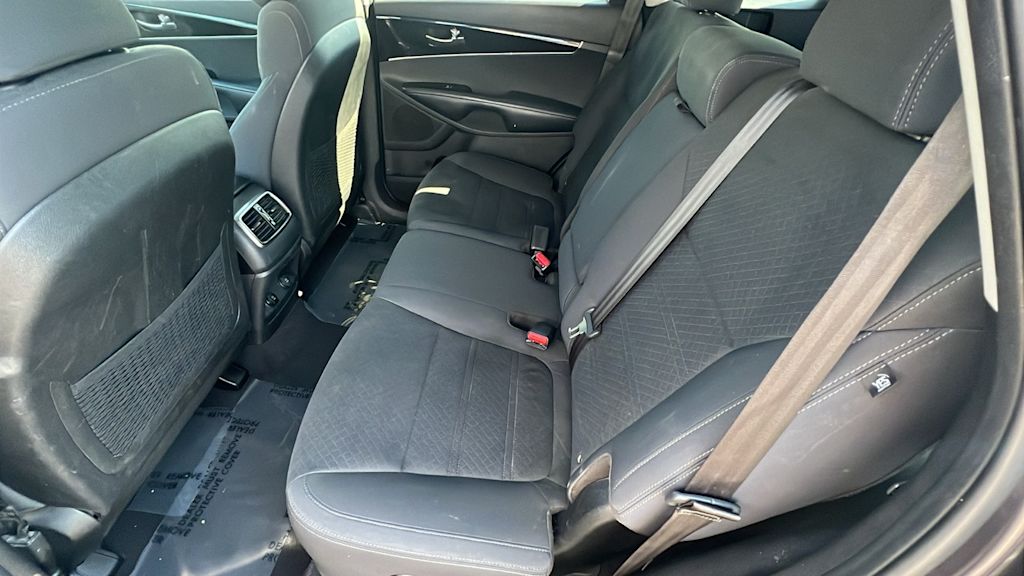 Thumbnail: 2017 Kia Sorento - 12