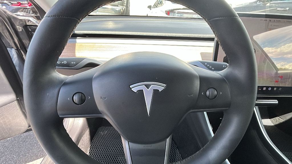 Thumbnail: 2020 Tesla Model 3 - 20