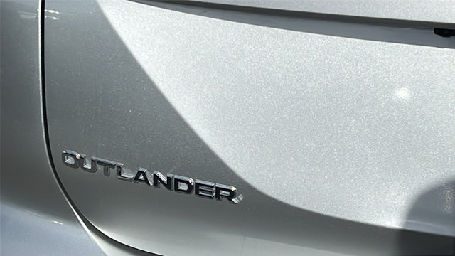 2024 Mitsubishi Outlander SE 7