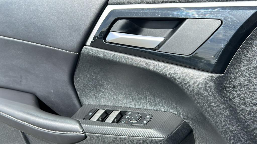 Thumbnail: 2024 Mitsubishi Outlander - 28