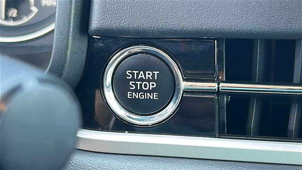 Thumbnail: 2024 Mitsubishi Outlander - 25