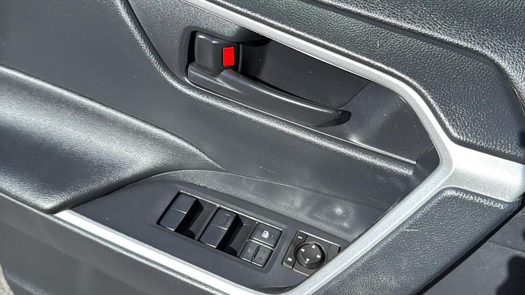 Thumbnail: 2019 Toyota RAV4 - 6