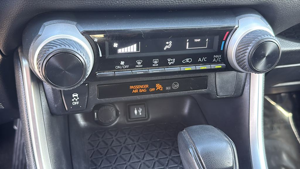 Thumbnail: 2019 Toyota RAV4 - 23