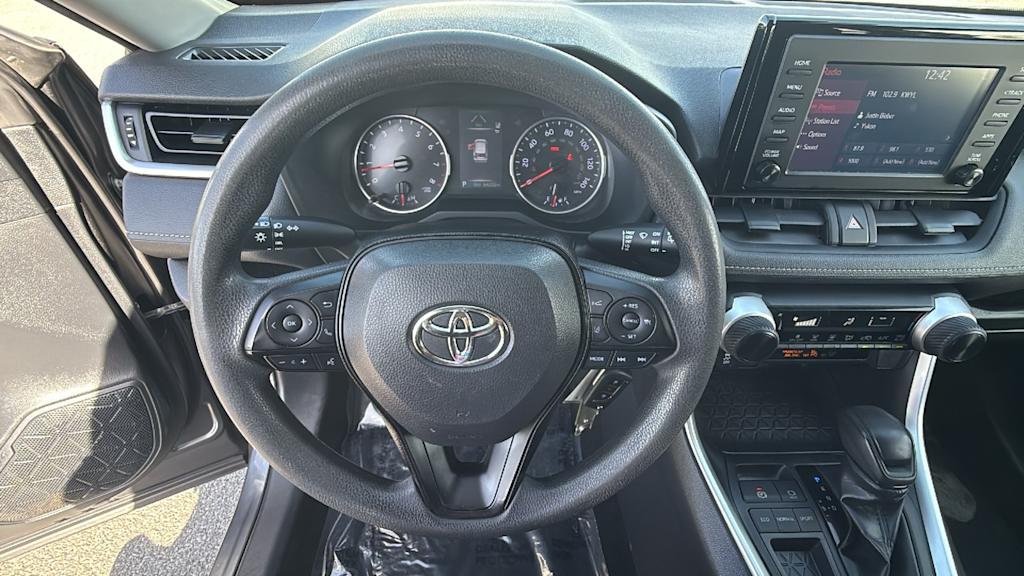 Thumbnail: 2019 Toyota RAV4 - 8