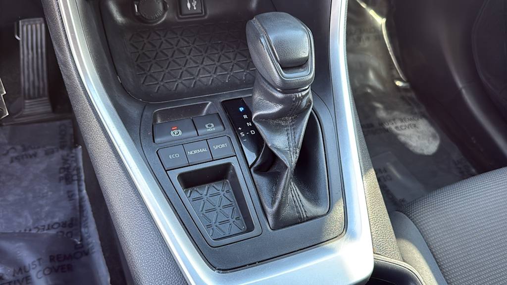 Thumbnail: 2019 Toyota RAV4 - 14