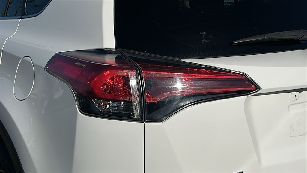 Thumbnail: 2018 Toyota RAV4 - 11
