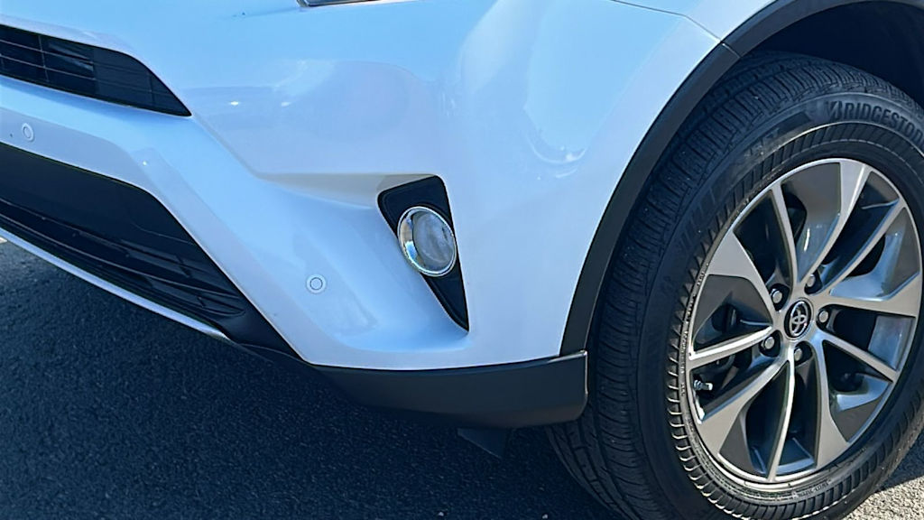Thumbnail: 2018 Toyota RAV4 - 9