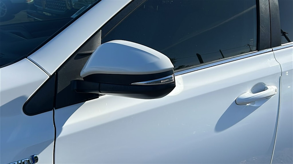 Thumbnail: 2018 Toyota RAV4 - 8