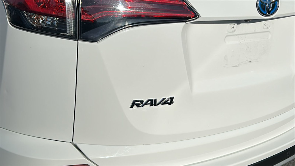 Thumbnail: 2018 Toyota RAV4 - 12