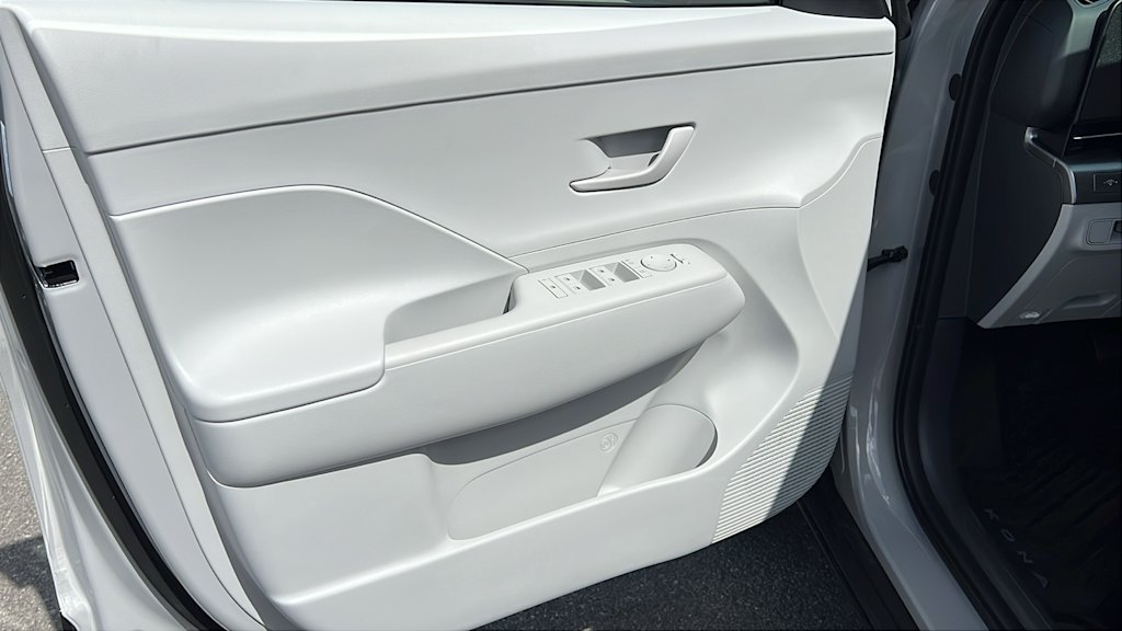 2025 Hyundai Kona SEL 29