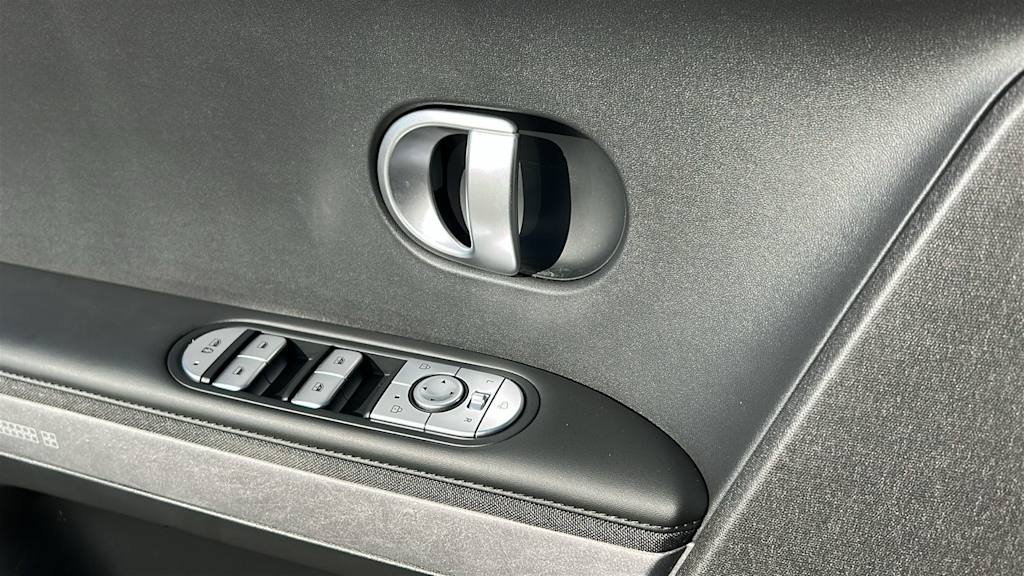 Thumbnail: 2023 Hyundai Ioniq 5 - 24