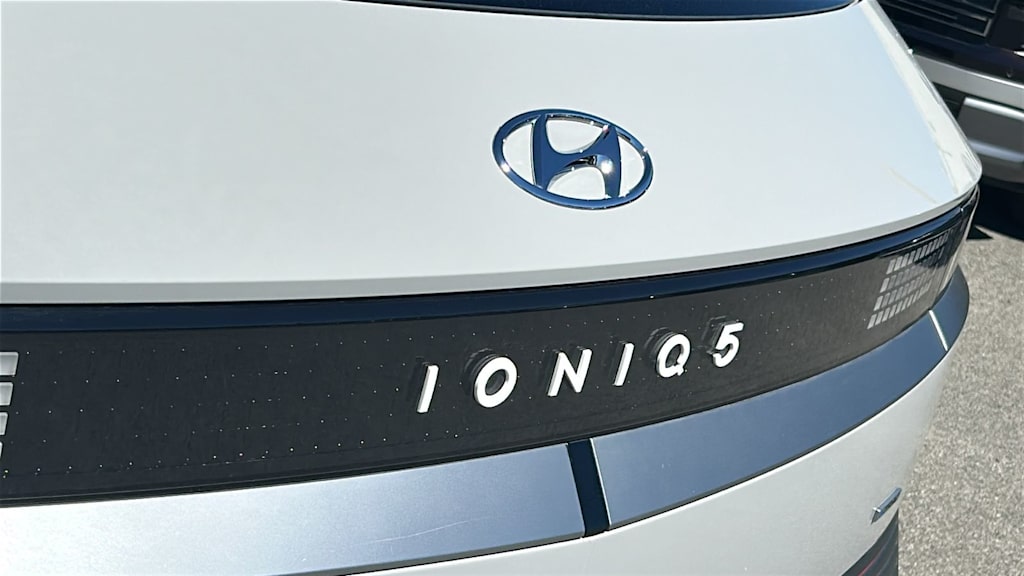 Thumbnail: 2023 Hyundai Ioniq 5 - 29
