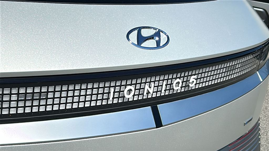 Thumbnail: 2023 Hyundai Ioniq 5 - 29