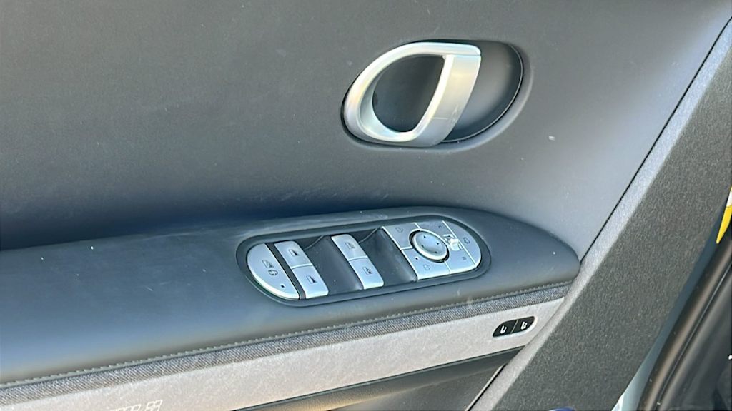 Thumbnail: 2023 Hyundai Ioniq 5 - 20