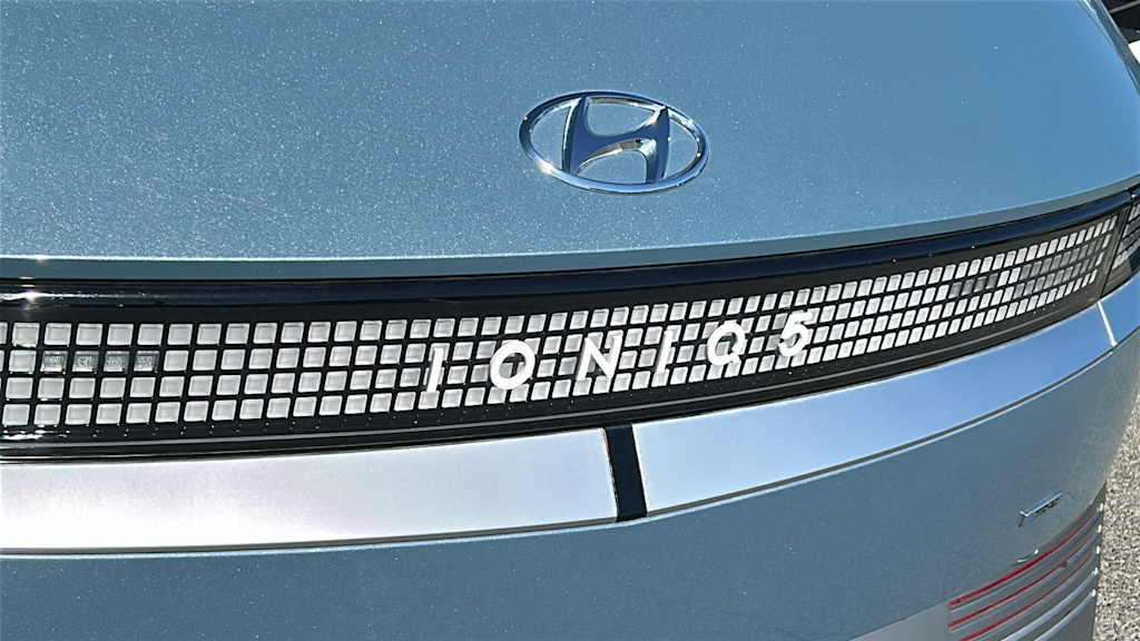 Thumbnail: 2023 Hyundai Ioniq 5 - 14