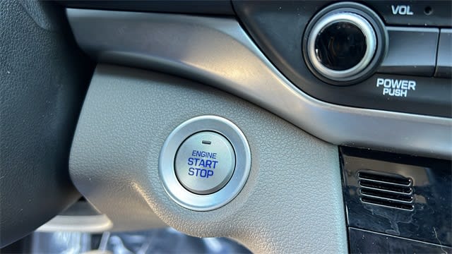 2020 Hyundai Elantra Value Edition 25
