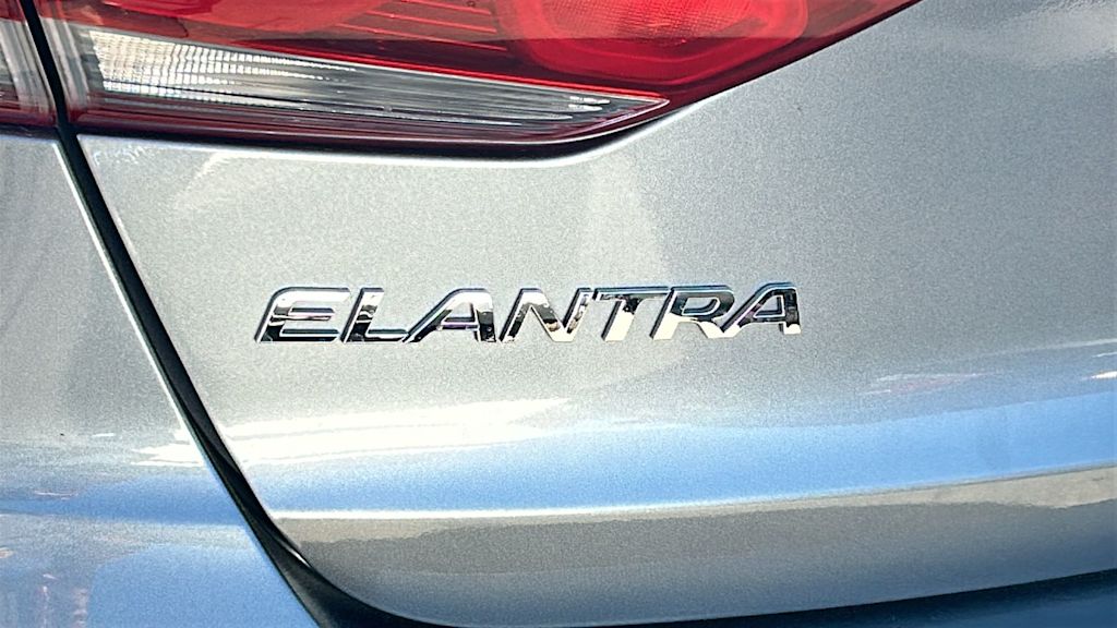 Thumbnail: 2018 Hyundai Elantra - 6