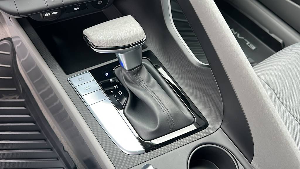 2025 Hyundai Elantra SE 14