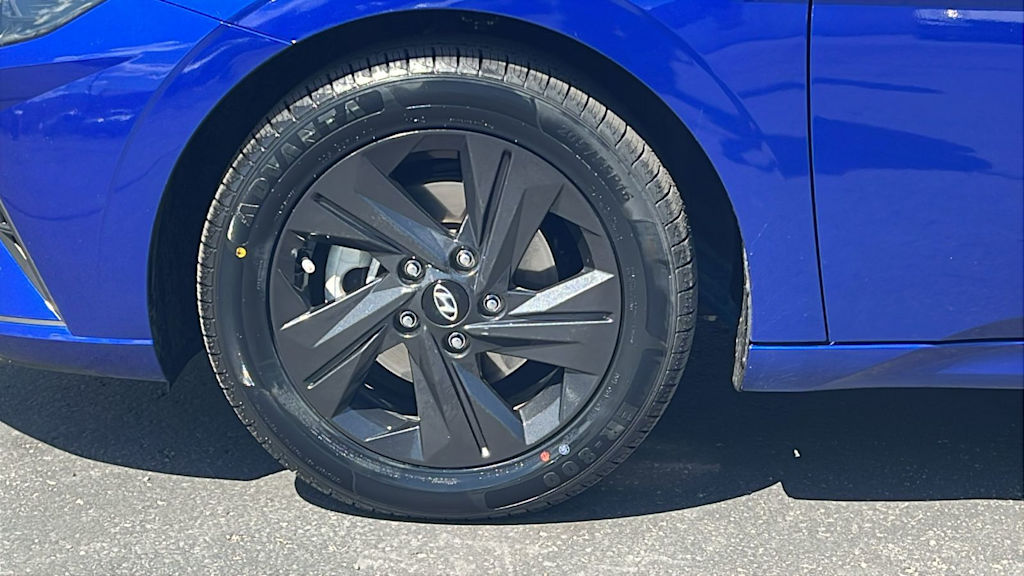 Thumbnail: 2023 Hyundai Elantra - 8