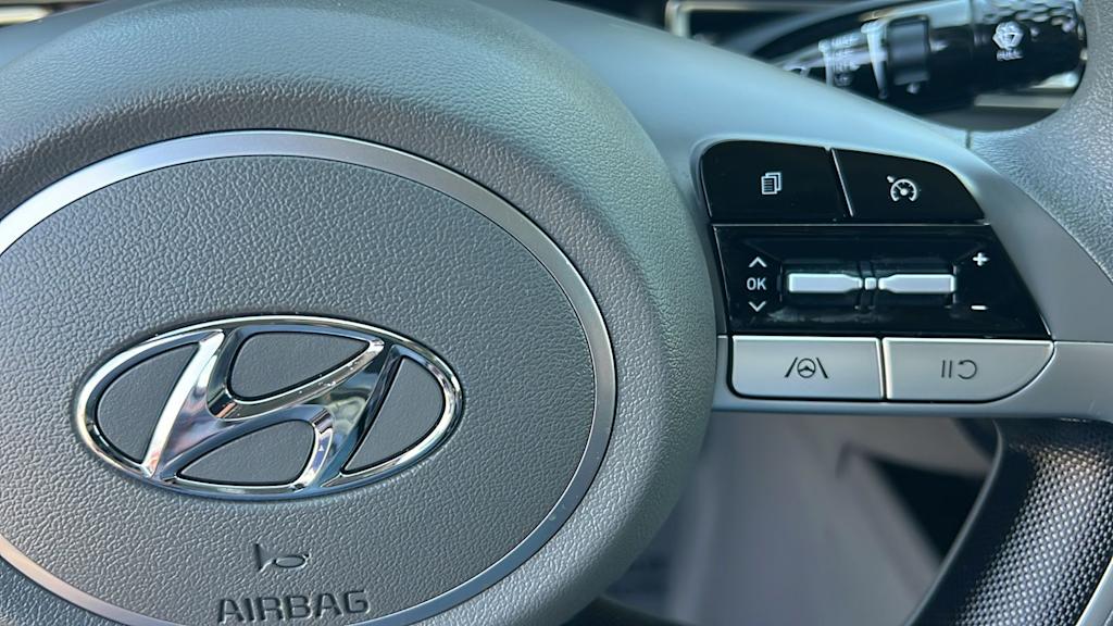 Thumbnail: 2022 Hyundai Elantra - 25