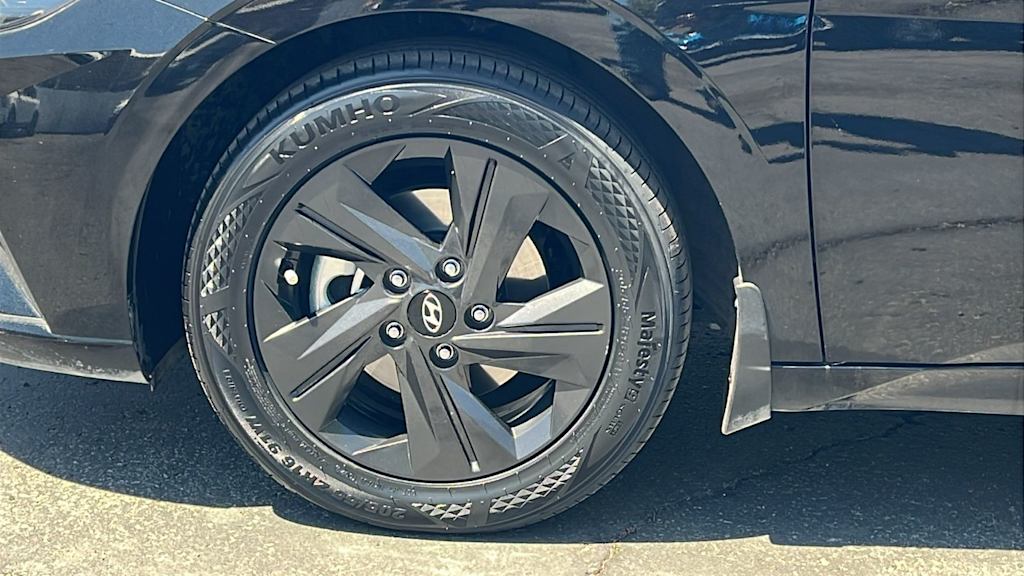 Thumbnail: 2022 Hyundai Elantra - 8