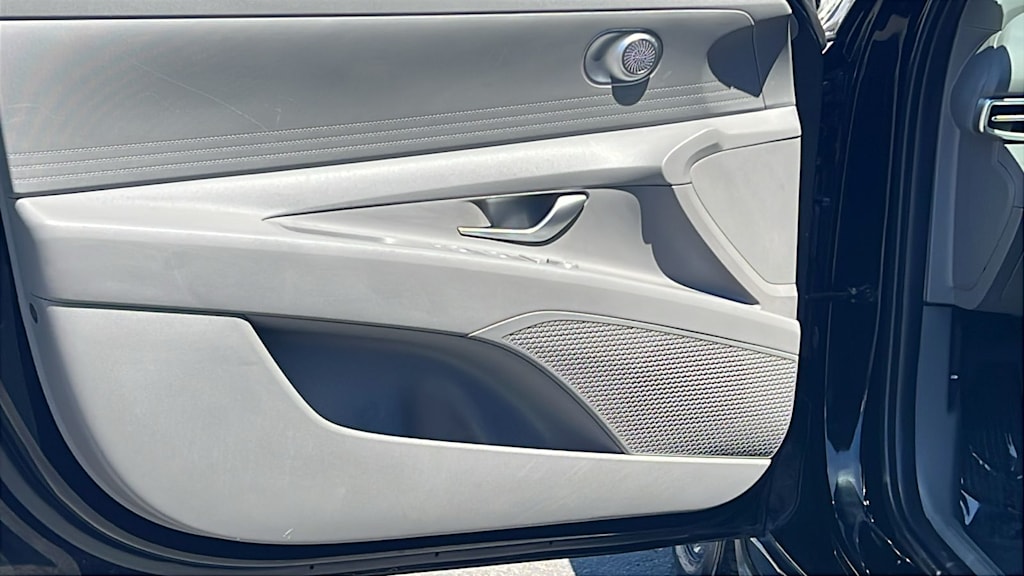 Thumbnail: 2022 Hyundai Elantra - 28