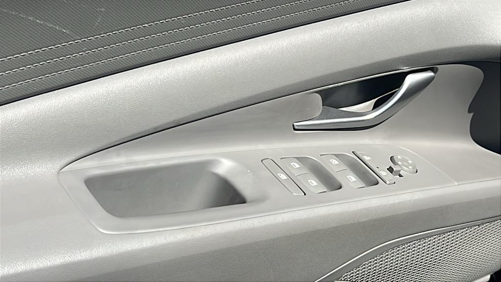 Thumbnail: 2022 Hyundai Elantra - 27