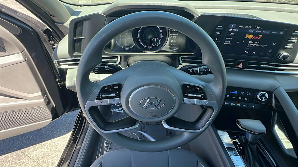 Thumbnail: 2022 Hyundai Elantra - 9