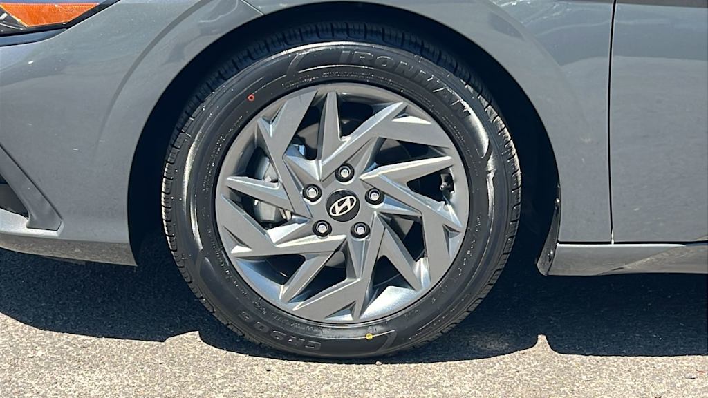 Thumbnail: 2024 Hyundai Elantra - 8