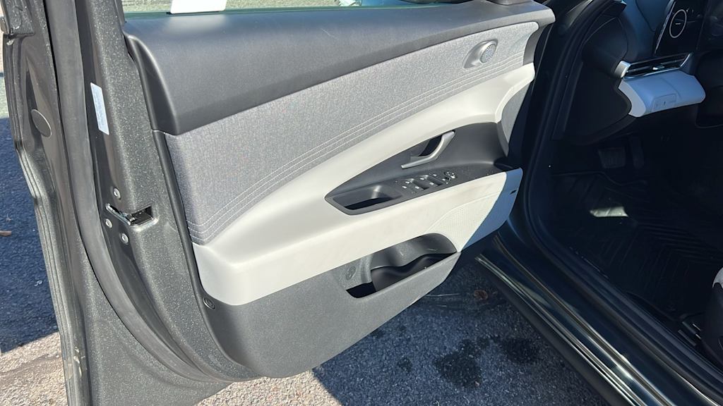 Thumbnail: 2025 Hyundai Elantra - 27