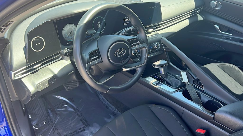 2023 Hyundai Elantra SEL 2