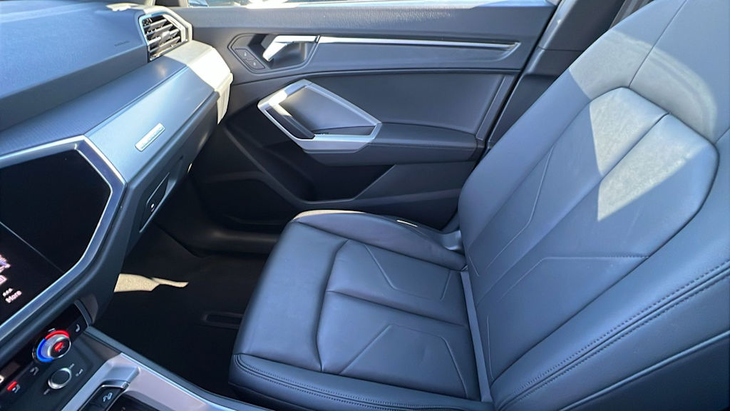 Thumbnail: 2023 Audi Q3 - 11